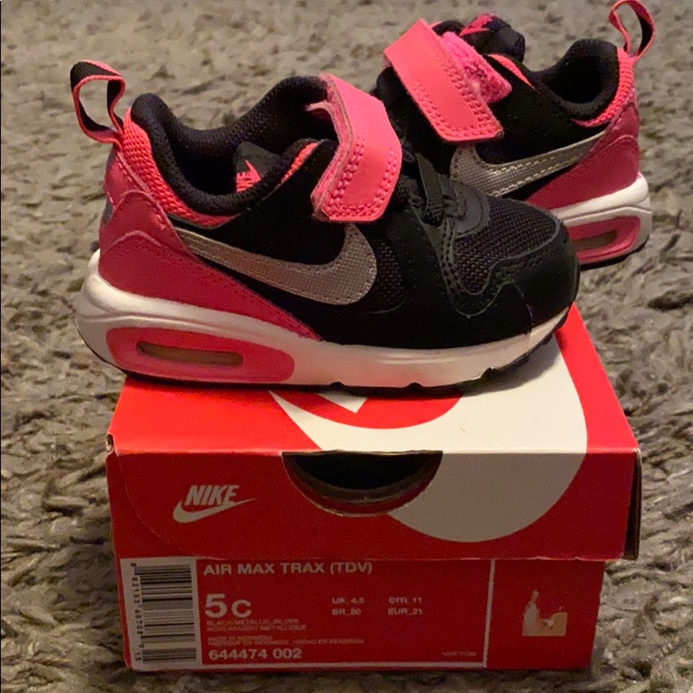 Toddler girls Air Max Trax shoes